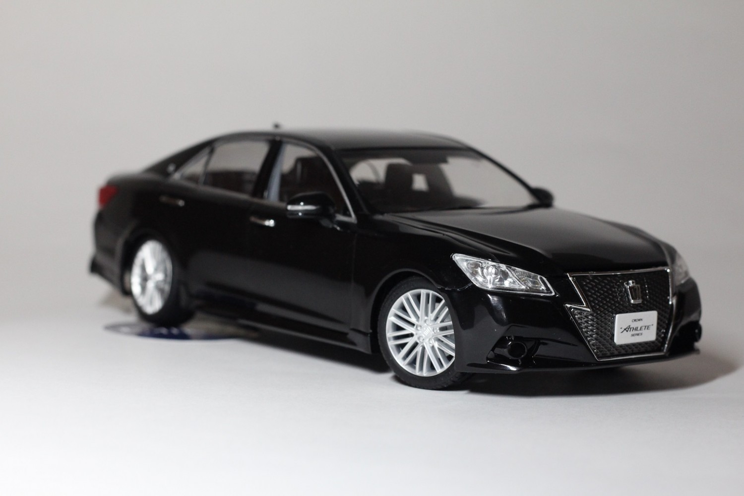Aoshima Toyota Crown Athlete GRS214