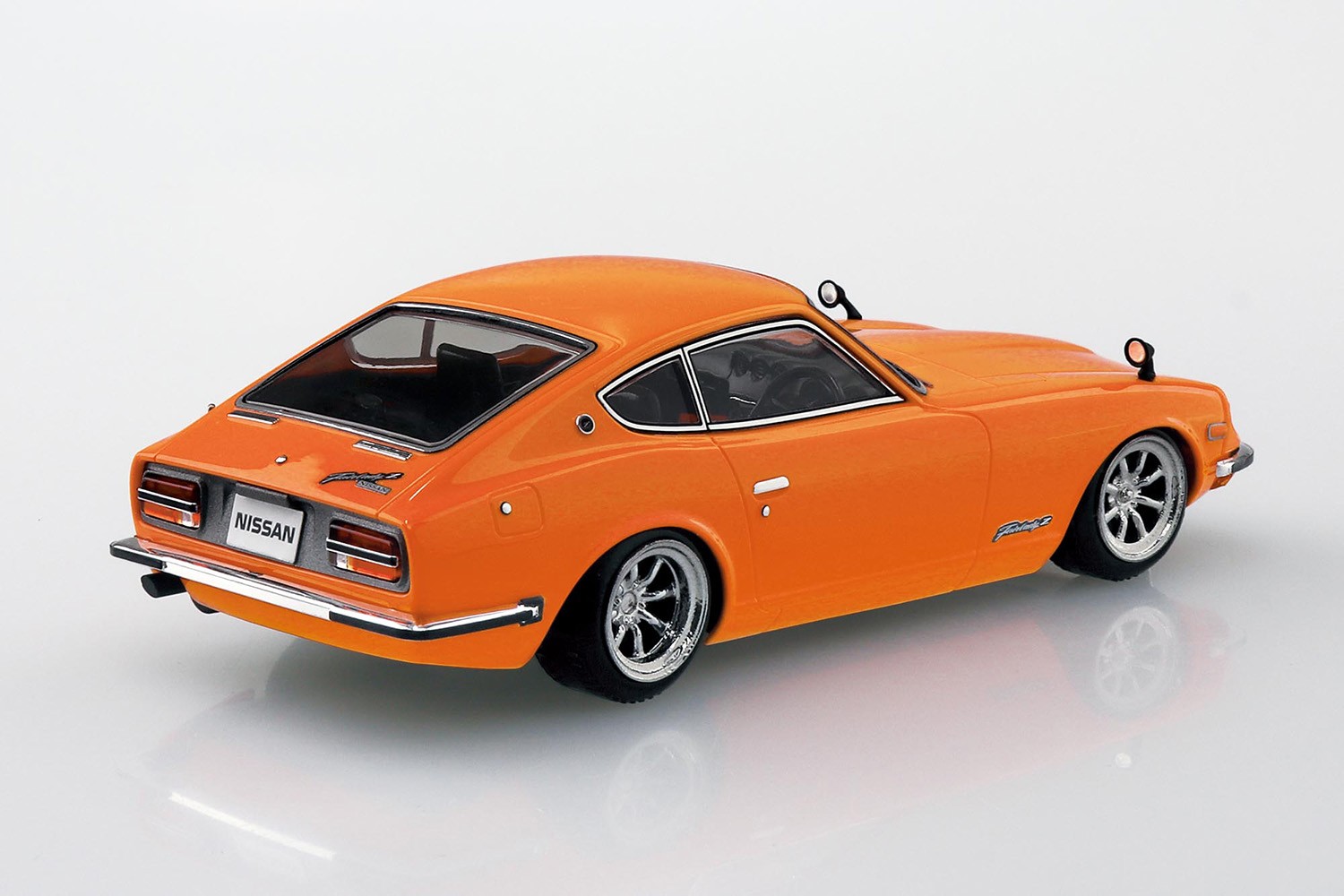 Купить сборную модель Aoshima 064764 Nissan Fairlady Z S30 with