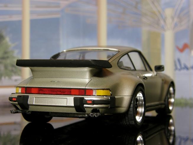 Купить сборную модель Tamiya 24279 Porsche 911 Turbo 1988 в масштабе 1/24